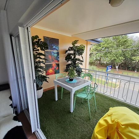 เดอะ ยอร์ค บีชฟรอนท์ ฮอลิเดย์ อพาร์ทเมนท์ Aparthotel Yorkeys Knob ภายนอก รูปภาพ