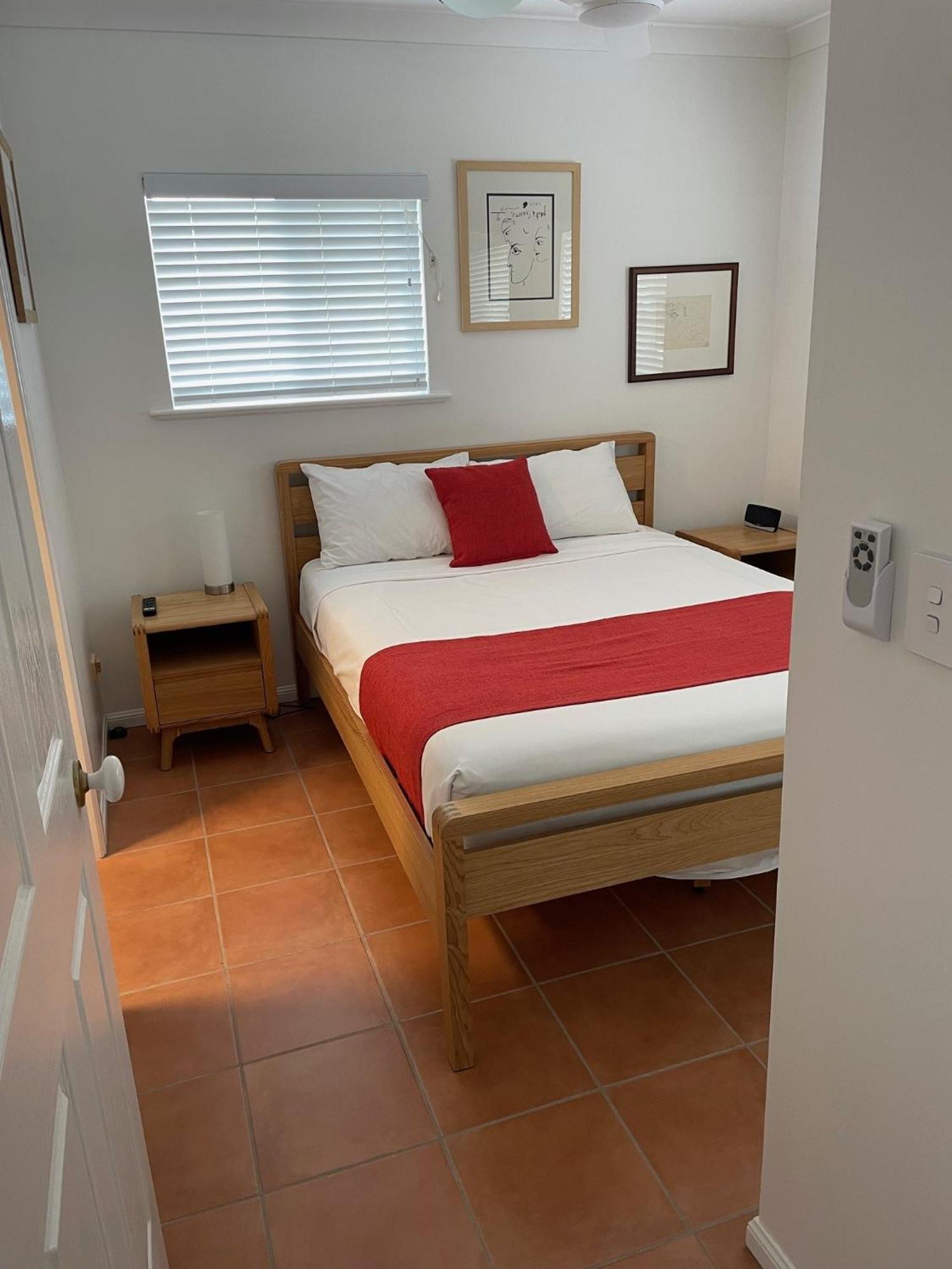 เดอะ ยอร์ค บีชฟรอนท์ ฮอลิเดย์ อพาร์ทเมนท์ Aparthotel Yorkeys Knob ภายนอก รูปภาพ