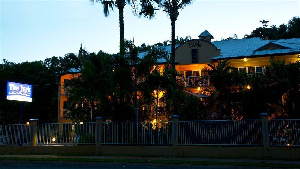 เดอะ ยอร์ค บีชฟรอนท์ ฮอลิเดย์ อพาร์ทเมนท์ Aparthotel Yorkeys Knob ภายนอก รูปภาพ